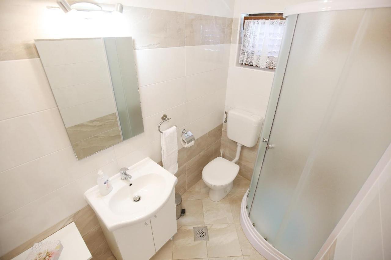 Apartmani Dane Sukošan Esterno foto