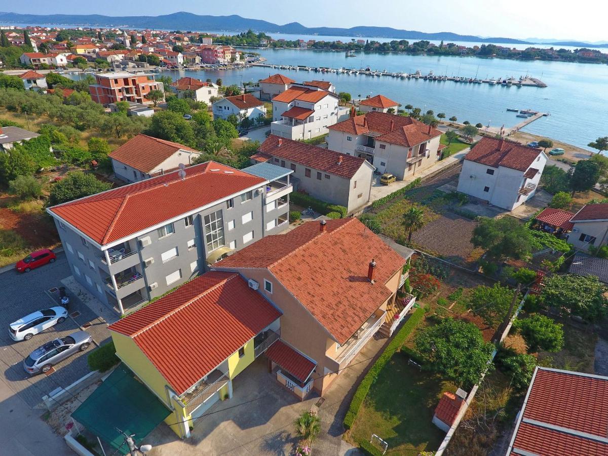 Apartmani Dane Sukošan Esterno foto