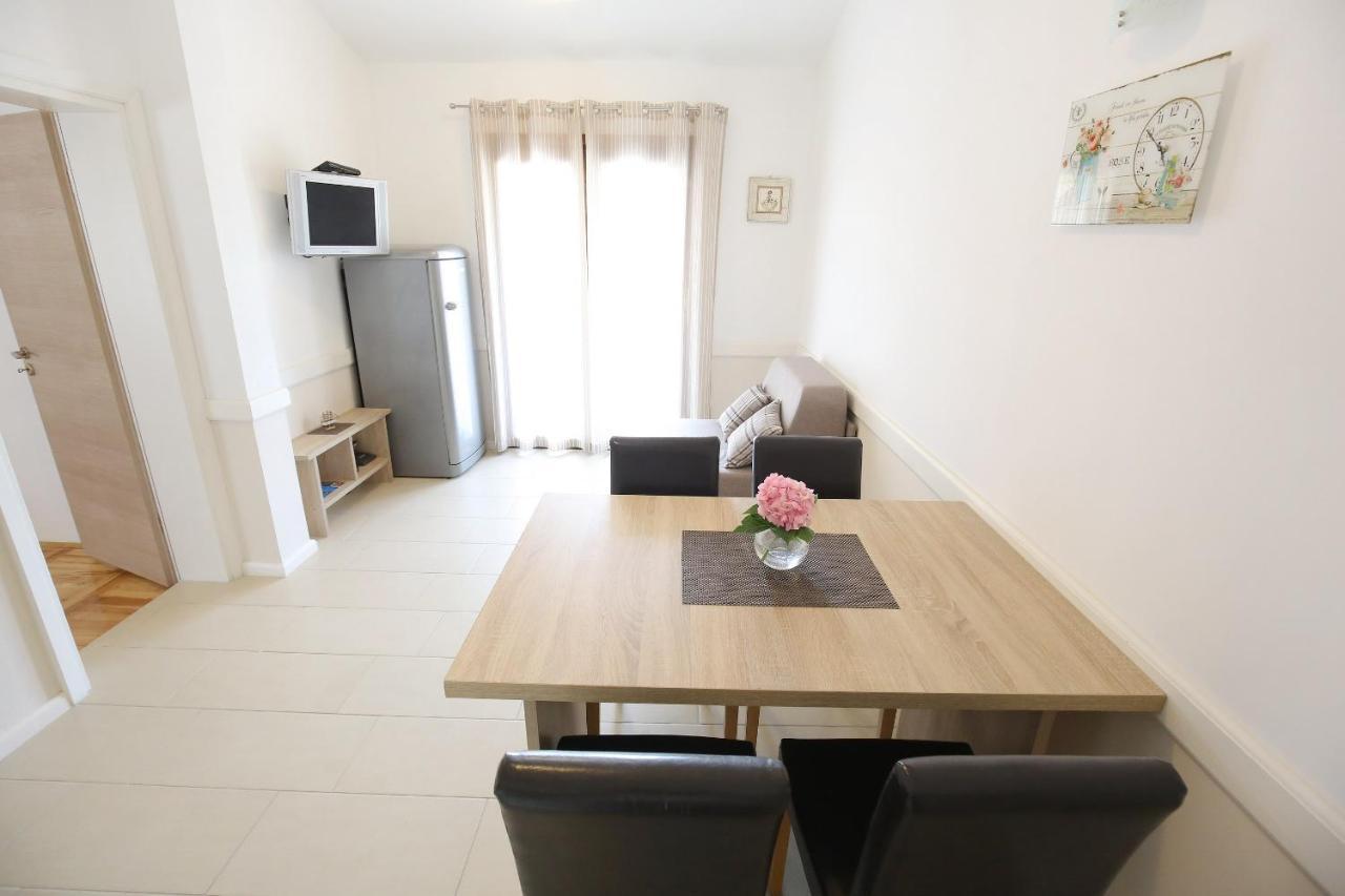 Apartmani Dane Sukošan Esterno foto