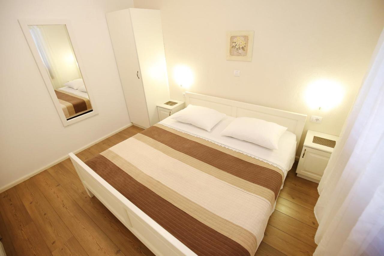 Apartmani Dane Sukošan Esterno foto