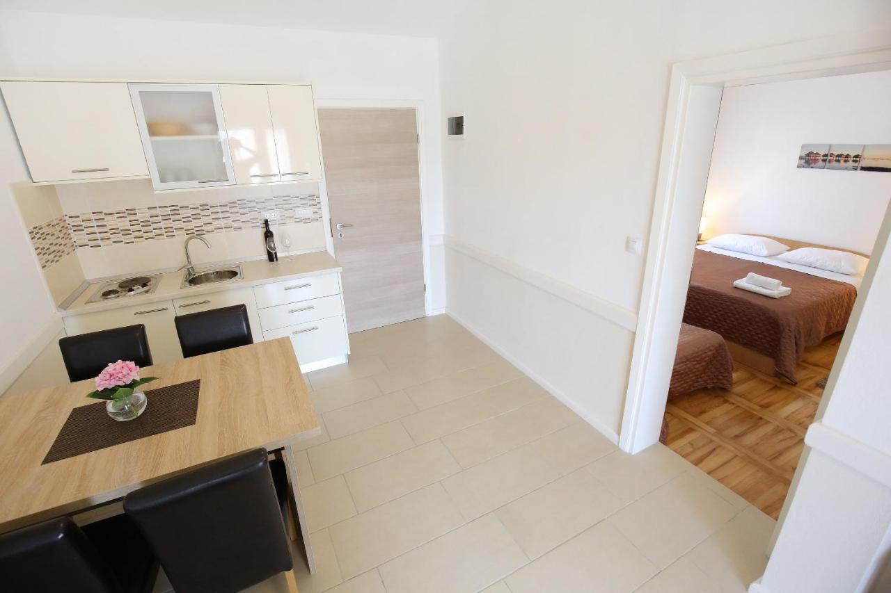 Apartmani Dane Sukošan Esterno foto